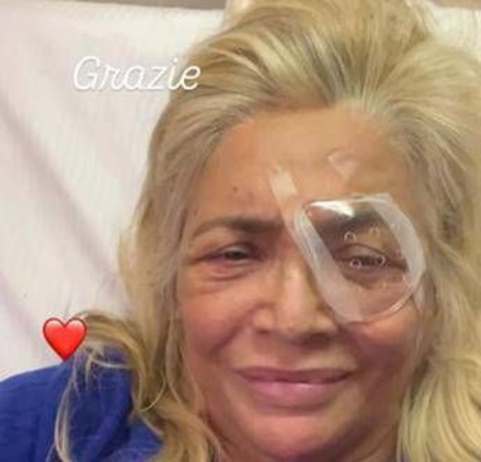 Mara Venier in ospedale e l'intervento all'occhio: "Chiudo l'anno così" Mara Venier in ospedale e l'intervento all'occhio: "Chiudo l'anno così"