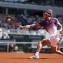 Roland Garros, paura per raccattapalle: Svajda lo colpisce, cos'è successo