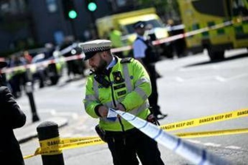 Londra, incendio doloso in ex sinagoga: indaga l'antiterrorismo. Vertice a Downing Street su antisemitismo