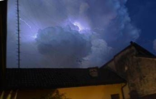 Meteo, Italia divisa a metà con temporali al Nord e caldo e sole al Sud: "Ma la fine dell'estate è ancora lontana" Meteo, Italia divisa a metà con temporali al Nord e caldo e sole al Sud: "Ma la fine dell'estate è ancora lontana"