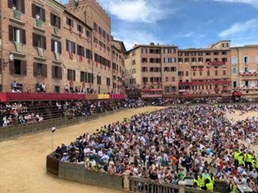 Palio di Siena, oggi si corre l'Assunta - Diretta
