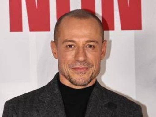 Stefano Accorsi, dal successo alla crisi: "Mi sentivo Dio, poi mi sono sfracellato". Poi, la rinascita