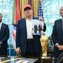 Trump e la foto con Putin: &quot;Vuole venire in Usa per Mondiali di calcio&quot;