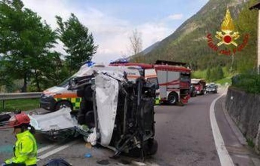 Belluno, incidente mortale sull'Alemagna: scontro tra moto e tre auto