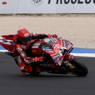 Marc Marquez trionfa al Gp di San Marino, Bezzecchi subito out