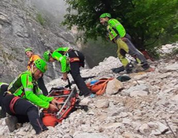 Precipitano per 100 metri sul Pasubio, morti due giovani alpinisti Precipitano per 100 metri sul Pasubio, morti due giovani alpinisti