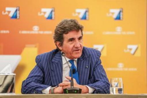 Cairo: "La7 rete contro Meloni? Non parliamo di pericolosi bolscevichi" Cairo: "La7 rete contro Meloni? Non parliamo di pericolosi bolscevichi"