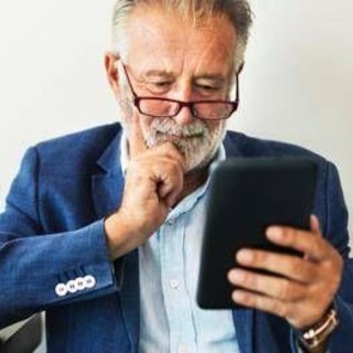 Uomo, sessantenne e senza dottorato: l'identikit del Ceo italiano