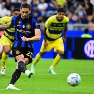 Fallo di Diego Carlos su Esposito, interviene il Var: giusto il rigore in Inter-Parma? Fallo di Diego Carlos su Esposito, interviene il Var: giusto il rigore in Inter-Parma?