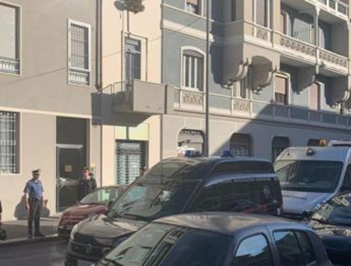 Milano, uomo trovato morto in un appartamento: ferite alla testa, ipotesi omicidio
