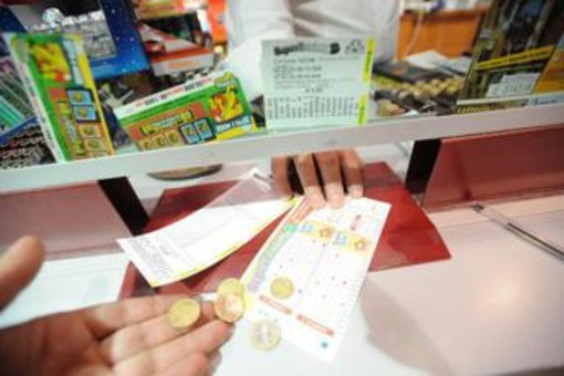 Superenalotto, numeri e combinazione vincente oggi 12 agosto