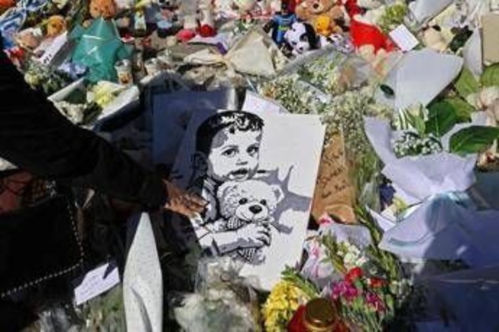 Bimbo trapiantato morto a Napoli, accolta richiesta ricusazione: cambia cardiochirurgo per autopsia