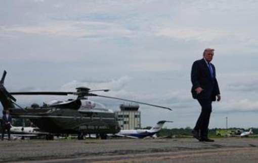 Trump, paura in volo: rischio collisione tra elicottero del presidente e aereo Trump, paura in volo: rischio collisione tra elicottero del presidente e aereo