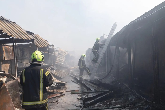 Attacco russo su Kiev con almeno 12 morti, colpito ospedale psichiatrico