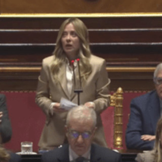 Meloni in Senato: "Energia, bollette più leggere per famiglie e imprese". E sull'Ucraina: "Posizione Italia non cambia" Meloni in Senato: "Energia, bollette più leggere per famiglie e imprese". E sull'Ucraina: "Posizione Italia non cambia"