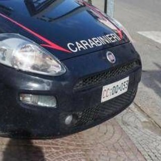 Gardone Riviera, simulano di gettarsi sotto le auto ma uno viene travolto: 27enne in ospedale
