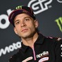 MotoGp, Bezzecchi si scusa: "Nessuna giustificazione". L'abbraccio con il marshall dopo la lite MotoGp, Bezzecchi si scusa: "Nessuna giustificazione". L'abbraccio con il marshall dopo la lite