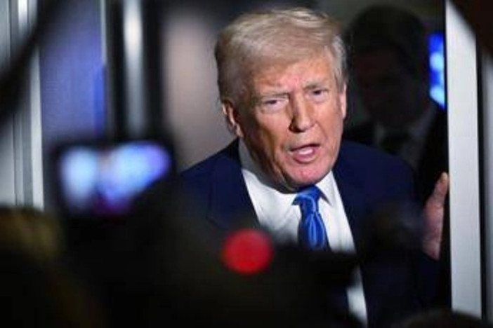 Dazi, Trump: &quot;Usa guadagnano miliardi&quot;. Scambio accuse con Cina