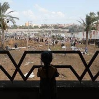 Gaza, al-Jazeera: 19 morti in raid di Israele: 17 erano sfollati in tendopoli di Khan Yunis