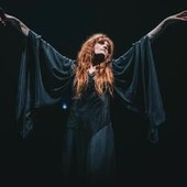 Florence and The Machine, a Milano il sogno (goth) di una notte di mezza estate Florence and The Machine, a Milano il sogno (goth) di una notte di mezza estate