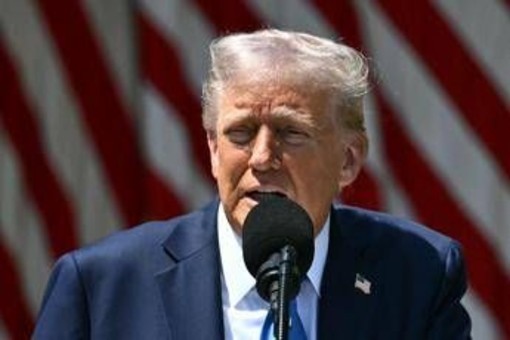 Trump: &quot;Houti annunciano stop combattimenti, Usa fermeranno i raid&quot;
