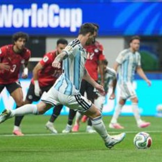 Argentina, Messi furioso dopo rigore sbagliato: "Ho deluso tutti" Argentina, Messi furioso dopo rigore sbagliato: "Ho deluso tutti"