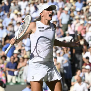 Swiatek regina a Wimbledon, stesa Anisimova con un doppio 6-0