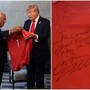 Ronaldo regala una maglia a Trump, con una dedica per la pace