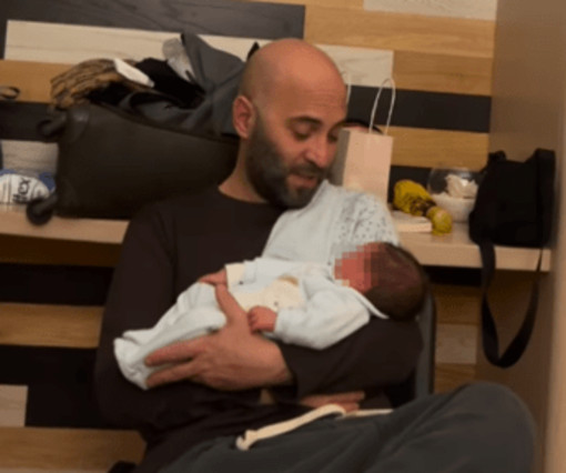 Giuliano Sangiorgi, la ninna nanna speciale per il figlio Michele - Video
