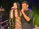 Max Giusti e la sorpresa a Gatteo, tra il pubblico c'è Laura Pausini: duetto sul palco e pubblico in piedi