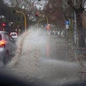 Maltempo, un morto nel Senese. Una donna annega in auto a Udine Maltempo, un morto nel Senese. Una donna annega in auto a Udine