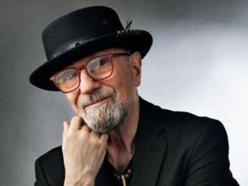 Sergio Caputo: &quot;Incontro Italia-Francia? Auguro a Macron di non prendere sberla anche da Meloni&quot;