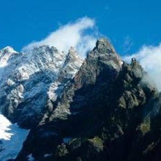 Nepal, Farnesina: morti i due italiani dispersi sul massiccio del Manaslu. Altri 6-7 connazionali mancano all'appello