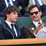 Antonelli-Federer, quante risate a Wimbledon: Roger consiglia una 'lezione' con Sinner Antonelli-Federer, quante risate a Wimbledon: Roger consiglia una 'lezione' con Sinner