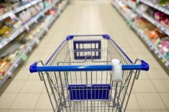 Ad aprile sale l'inflazione in Italia: +2,8%. Su anche il carrello della spesa