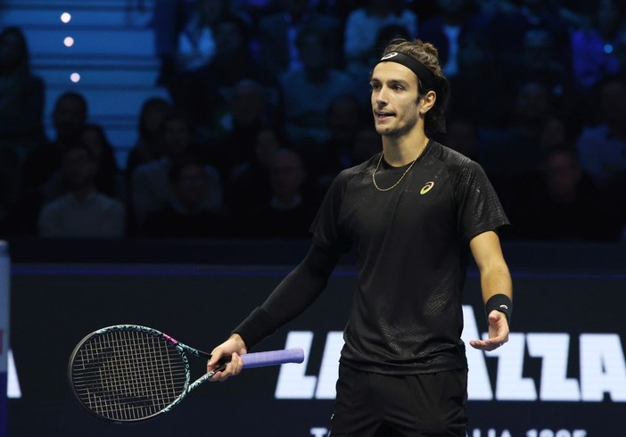 Alle Atp Finals troppo Alcaraz per Musetti, l’azzurro ko ed eliminato