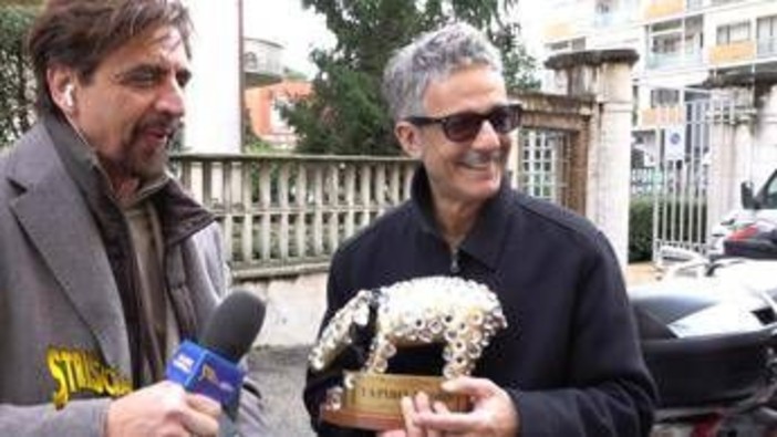 Striscia la Notizia, domani prima puntata: tapiro d'oro a Fiorello e De Filippi inviata
