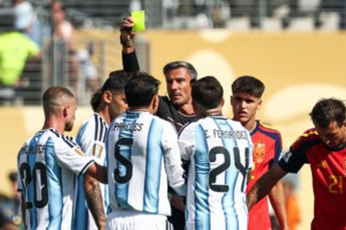 Spagna-Argentina, maxi rissa e infortuni nella finale dei Mondiali Spagna-Argentina, maxi rissa e infortuni nella finale dei Mondiali