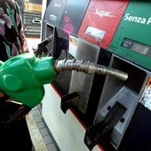 Caro carburanti, in corso maxi operazione Gdf per controlli a distributori a Roma