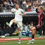 Bundesliga, imbarazzo in tv dopo la partita: i giocatori scambiano maglia, la giornalista li confonde