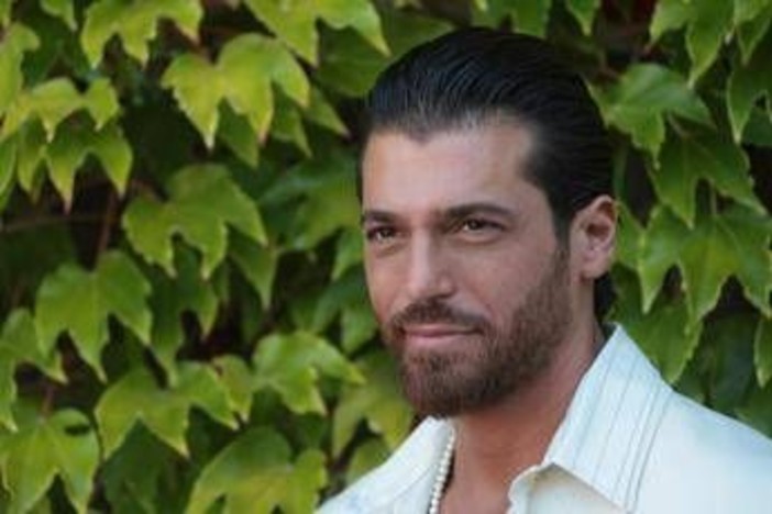 Can Yaman a Sanremo, hotel segreto e richieste 'speciali' tra noci pecan e caffè Can Yaman a Sanremo, hotel segreto e richieste 'speciali' tra noci pecan e caffè