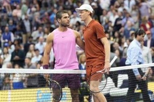 Alcaraz, tifosi 'bocciano' l'outfit contro Sinner agli Us Open: &quot;Pantera rosa&quot;