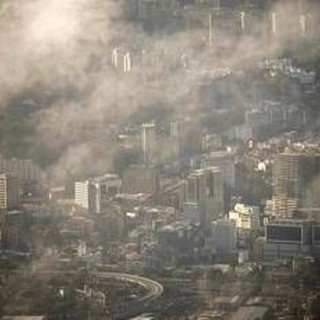 Venezuela, forti esplosioni a Caracas: avvertito anche sorvolo di aerei