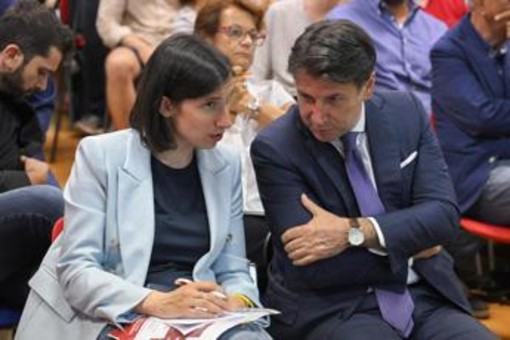 Nodo Ucraina e armi a Kiev, centrosinistra risponde a Conte su primarie e programma: le posizioni dei partiti Nodo Ucraina e armi a Kiev, centrosinistra risponde a Conte su primarie e programma: le posizioni dei partiti