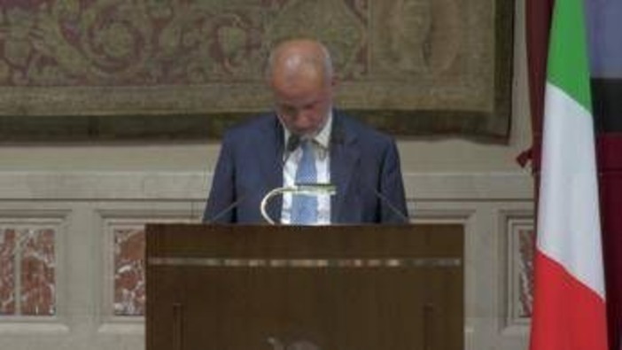 Schillaci: "Farmaci equivalenti chiave per la sostenibilità del Ssn, lavoriamo a governance moderna ed efficiente" Schillaci: "Farmaci equivalenti chiave per la sostenibilità del Ssn, lavoriamo a governance moderna ed efficiente"