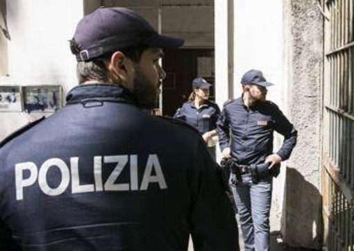Spoleto, donna trovata morta in casa. Marito sul ponte minaccia il suicidio: &quot;L'ho uccisa&quot;