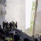 Ucraina, Russia lancia massiccio attacco con droni e missili: colpite Kiev e altre città