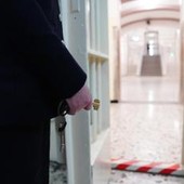 Carceri, rapporto Antigone: "Condizioni al limite della sopravvivenza tra caldo estremo e sovraffollamento record"