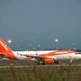 Due aerei si urtano in pista a Manchester, breve stop voli