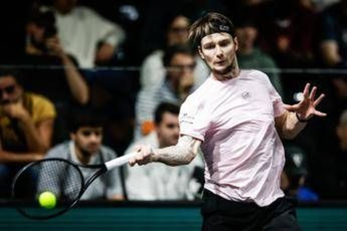 Bublik, nervi tesi a Parigi: batte Popyrin e non gli stringe la mano Bublik, nervi tesi a Parigi: batte Popyrin e non gli stringe la mano